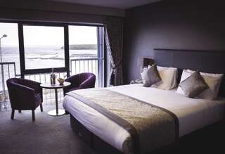 Отель Allingham Arms Hotel Бандоран Двухместный номер Делюкс с 1 кроватью и видом на море-4